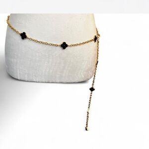 Elegant Gold and Black Clover chain belt. Touch of class to a basic outfit!